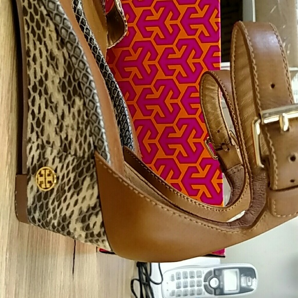 Tory Burch Savannah snakeskin wage sandal - Picture 2 of 8